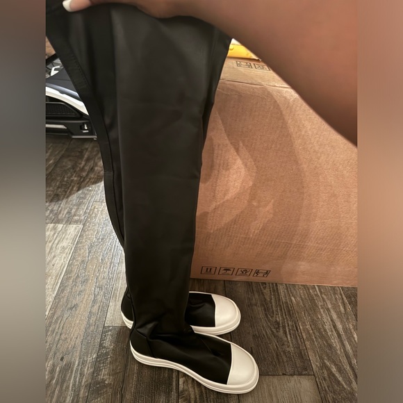 Loren over the knee boots - Picture 3 of 7